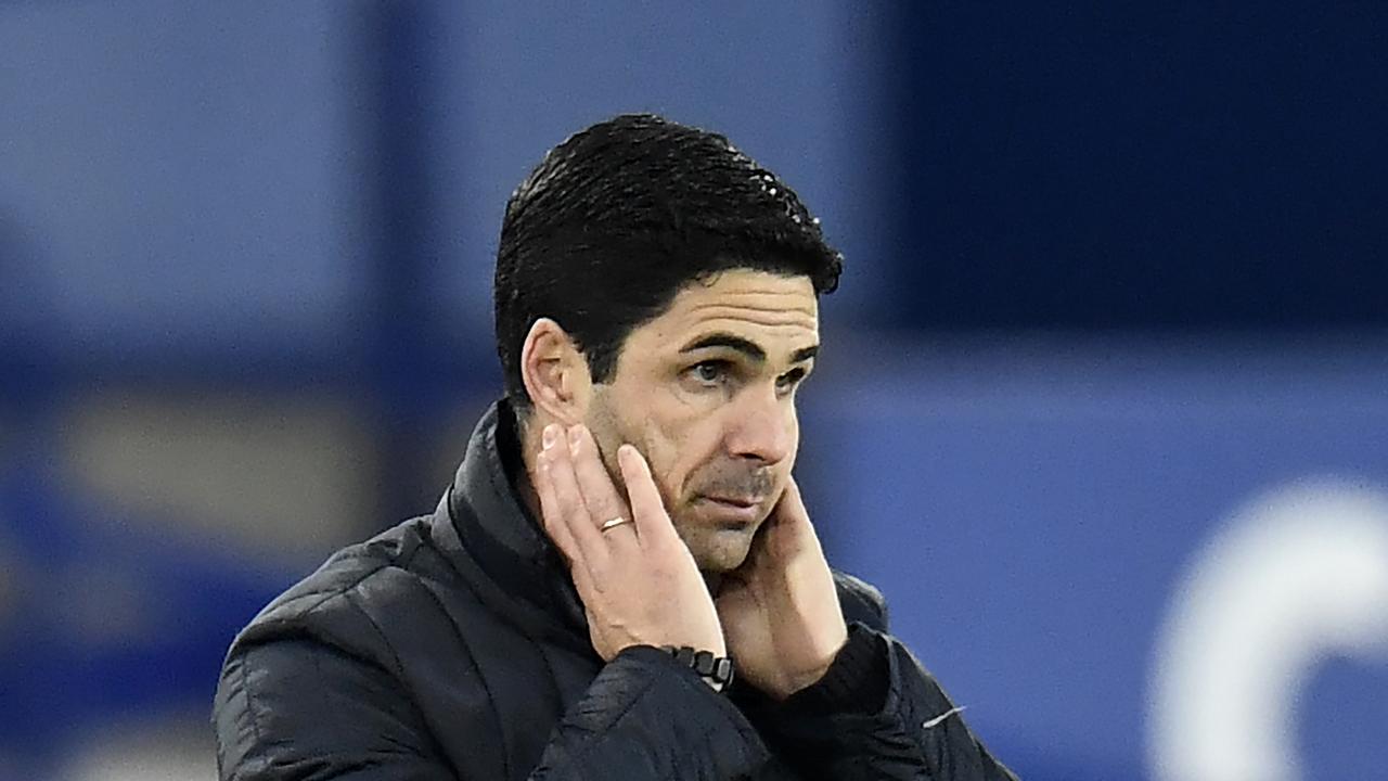 LIVERPOOL, ENGLAND - DECEMBER 19: Mikel Arteta, Manager of Arsenal looks dejected during the Premier League match between Everton and Arsenal at Goodison Park on December 19, 2020 in Liverpool, England. A limited number of fans (2000) are welcomed back to stadiums to watch elite football across England. This was following easing of restrictions on spectators in tiers one and two areas only. (Photo by Peter Powell -