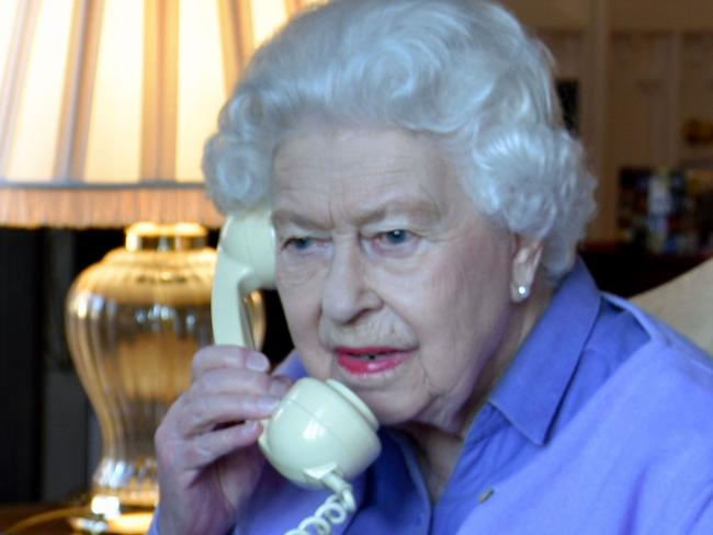 A handout picture released by Buckingham Palace on March 25, 2020 shows Britain's Queen Elizabeth II holding her weekly audience with Britain's Prime Minister Boris Johnson on the phone from Windsor Castle in Windsor, west of London on March 25, 2020. - Prince Charles, the eldest son and heir to Queen Elizabeth II, is showing mild symptoms of the new coronavirus and is self-isolating in Scotland, his office said on March 25. Clarence House said doctors believe Charles became contagious on March 13 -- a day after last meeting his mother. The 93-year-old queen has been staying with her 98-year-old husband Prince Philip at Windsor Castle, 640 miles (820 kilometres) south of Balmoral, since March 19. (Photo by - / BUCKINGHAM PALACE / AFP) / RESTRICTED TO EDITORIAL USE - MANDATORY CREDIT "AFP PHOTO / BUCKINGHAM PALACE" - NO MARKETING - NO ADVERTISING CAMPAIGNS - DISTRIBUTED AS A SERVICE TO CLIENTS