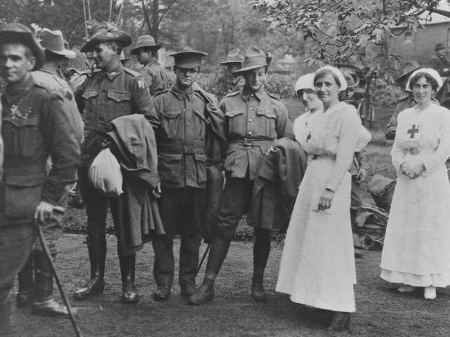 Saving lives ... Australian Red Cross nurses with wounded soldiers in World War One.