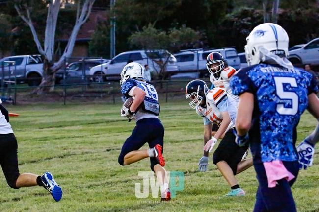 Jay Redford attacks. Picture courtesy of Jolene Wilson Photography.