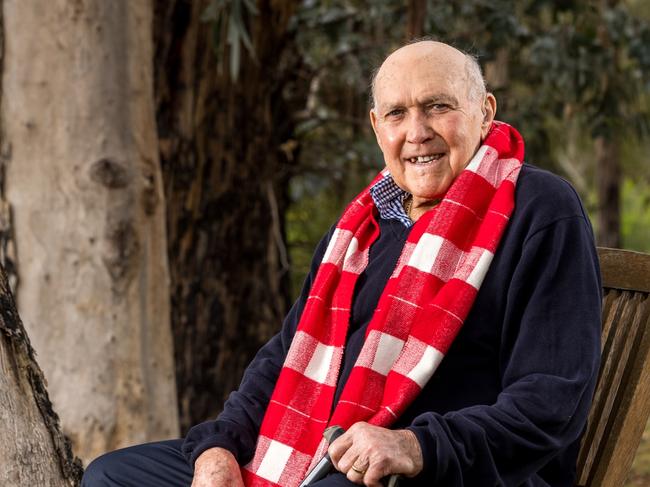 Bob Skilton has been elevated to a Legend of Australian Sport by the Sport Hall of Fame. Picture: Hamish Blair,
