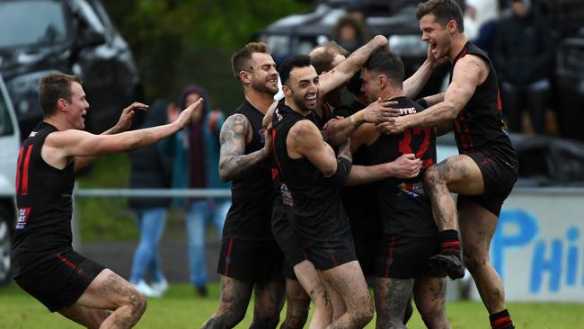 Jubilant Hampton Park players after the final siren.