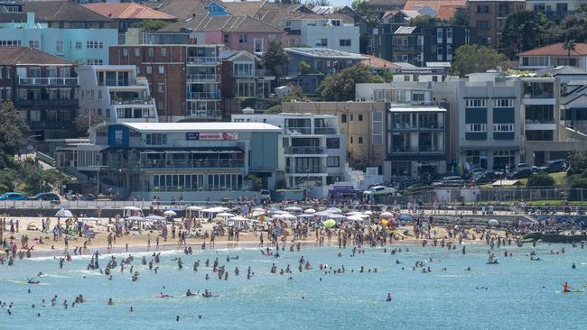 Sydneysiders enjoy the hot conditions at Bondi Beach. Picture: NewsWire / Simon Bullard.