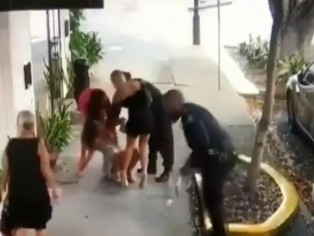 Police Wont Charge Brisbane Women Caught In Daylight Sex Romp On James Street Au 