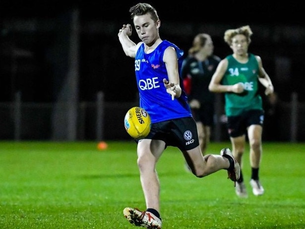 Ethan Grace in action for the Sydney Swans Academy under-15 side