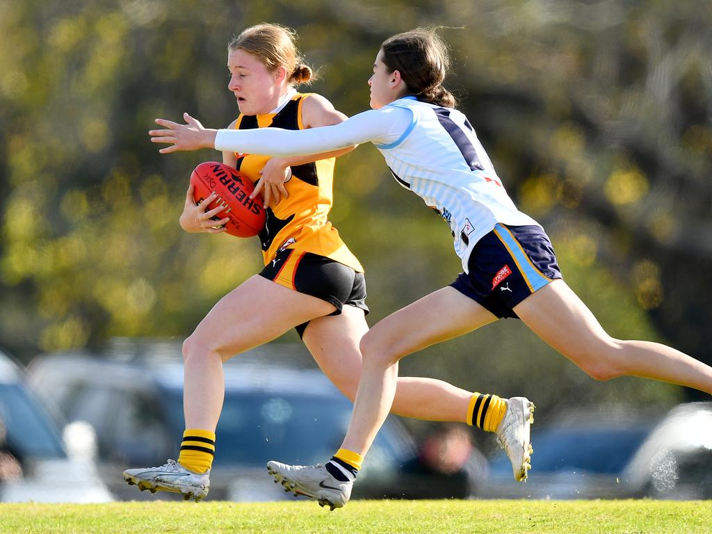 Hawthorn got its hands on multi-talented athlete Lavinia Cox (pictured right) at pick 15. (Photo by Josh Chadwick)