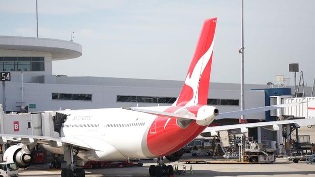 A Qantas plane was forced to make an emergency landing at Sydney airport after smoke was reportedly smelt in the cockpit. Picture: Christian Gilles / NCA NewsWire