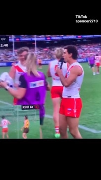 Swans star snubbed by teammates in bizarre footage
