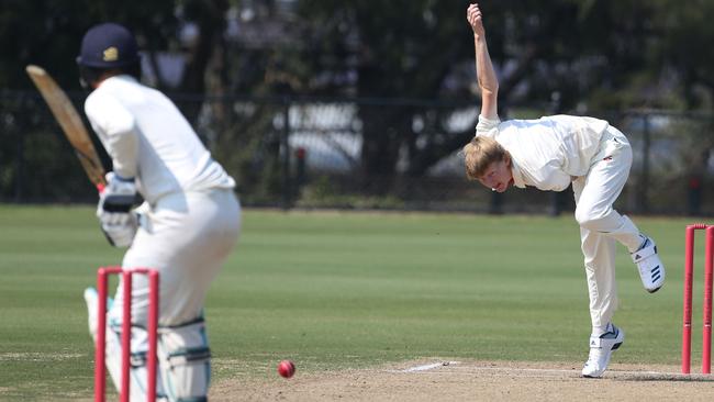 Max Birthisel bends his back for Footscray. Picture: Stuart Milligan