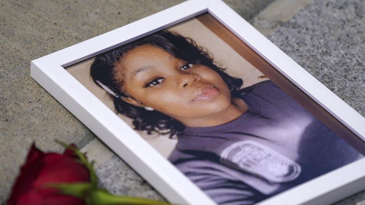 Four Police Officers Charged In The 2020 Killing Of Breonna Taylor ...