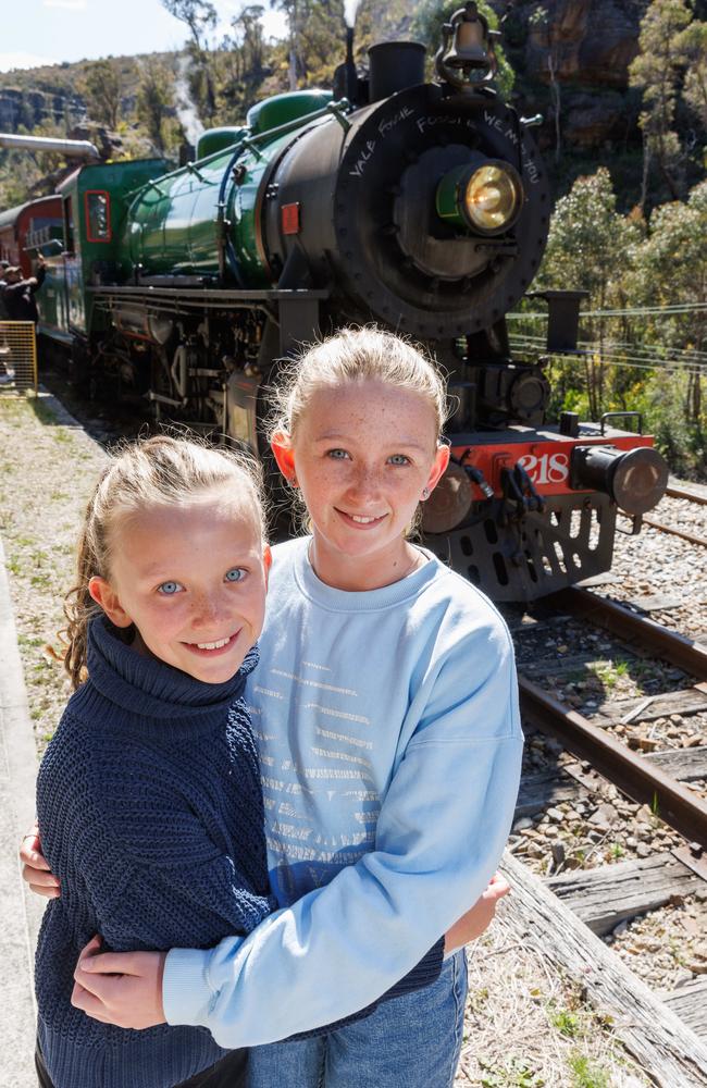 Pictured Callie OÃ&#149;Keefe, 10 and sister Hazel, 8 who came from Wollongong to ride the rails. Picture: David Swift.