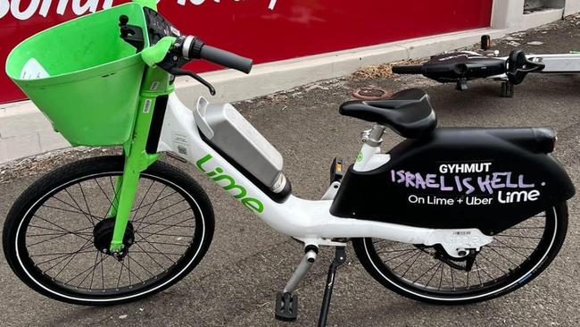 A Lime bike in Bondi had “Israel is hell” painted on it. Image: supplied