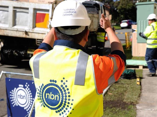 NBN contractor Foxcomm install an FTTN on the corner of Parry and Darby Street Cooks Hill, Newcastle NSW 270715. All talent photographed have signed media release forms. Reference Numbers cooks_hill_27072015_001.pdf to cooks_hill_27072015_006