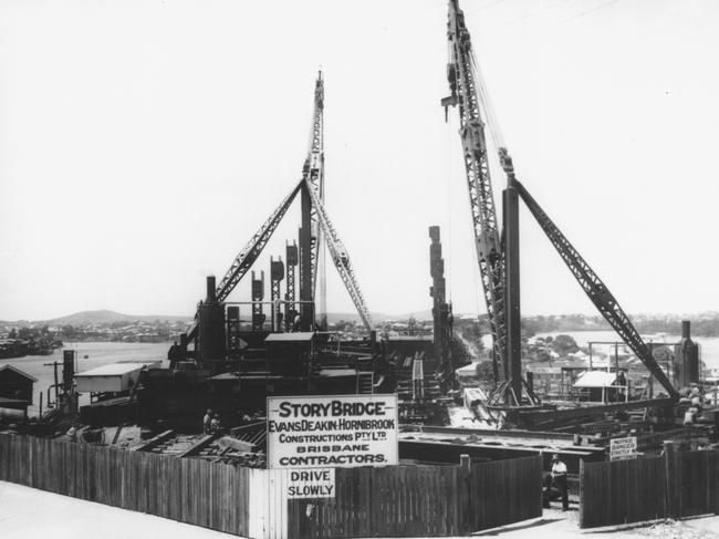 The Story Bridge under construction in the late 1930s