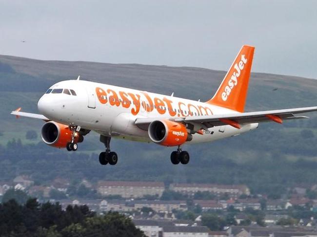 EasyJet flags profit plunge