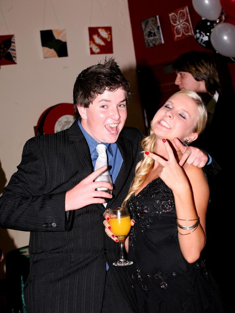 Luke Chesson and Yulia Ipatyev at the 2009 Nhulunbuy High School formal. Picture: NT NEWS