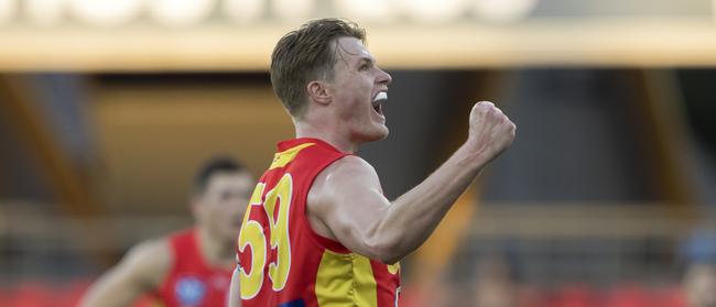 Former Gold Coast Suns academy player Harry Simington has signed with VFL club Coburg.