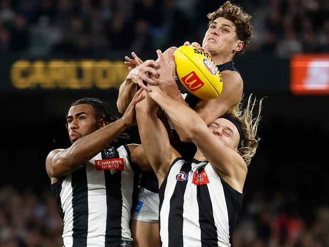 Curnow crashes the pack in his matchwinning six goal performance against Collingwood. Picture: Michael Willson/AFL Photos via Getty Images