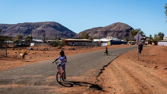 Street scenes in Walungurru (Kintore) NT