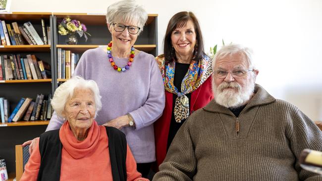 Catherina van der Linden with three of her children, Mariella, Margherita and Garrath.