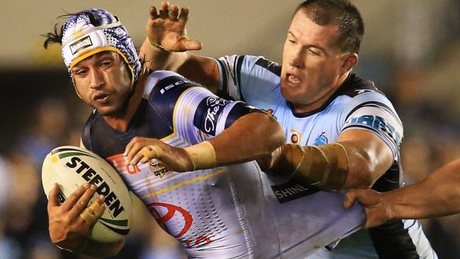 Paul Gallen shows Johnathan Thurston can be beaten.