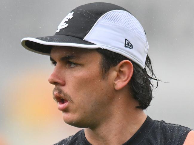 MELBOURNE, AUSTRALIA - NOVEMBER 27: Elijah Hollands of the Blues trains during a Carlton Blues AFL training session at Ikon Park on November 27, 2023 in Melbourne, Australia. (Photo by Morgan Hancock/Getty Images)