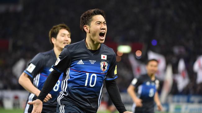 Japan’s forward Shinji Kagawa (C, #10) celebrates.