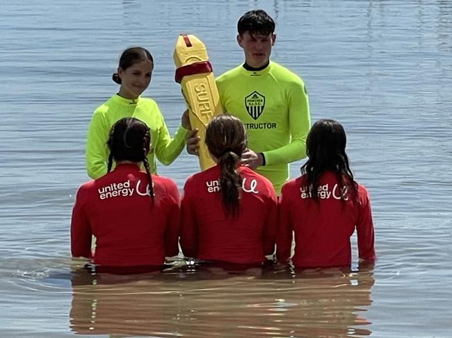 Lainey Jones (left) and Henry Code (right) take the reins teaching Sorrento Primary School how to be safe in rhe water and what to do if help is needed. Picture Henry Yates.