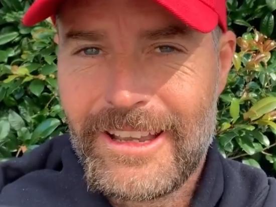 FOR SYD CON - Pete Evans wears a MAGA hat on Facebook.