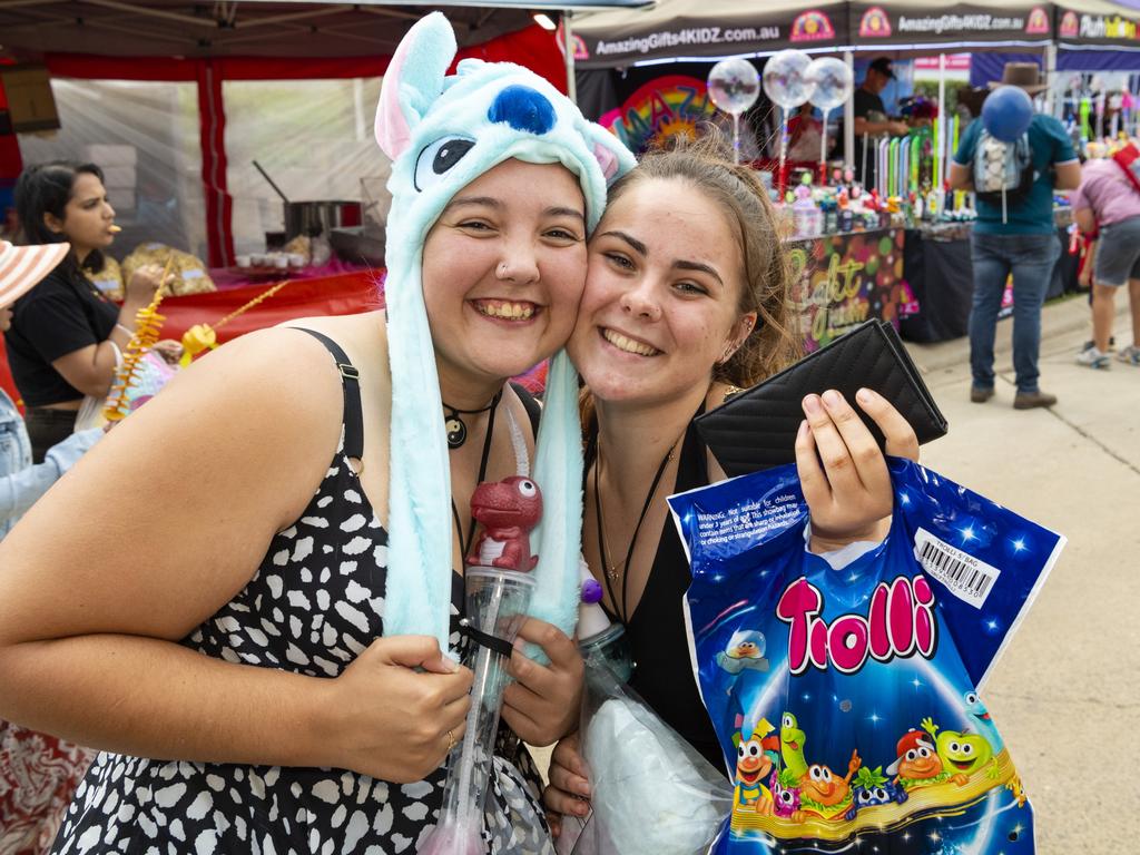 Reya Matthews (left) and Cameryn James at the 2022 Toowoomba Royal Show, Friday, March 25, 2022. Picture: Kevin Farmer