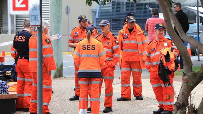 SES Officers arrive at the Queensland-NSW border crossing to help police with security inspections. PICTURE: SCOTT POWICK