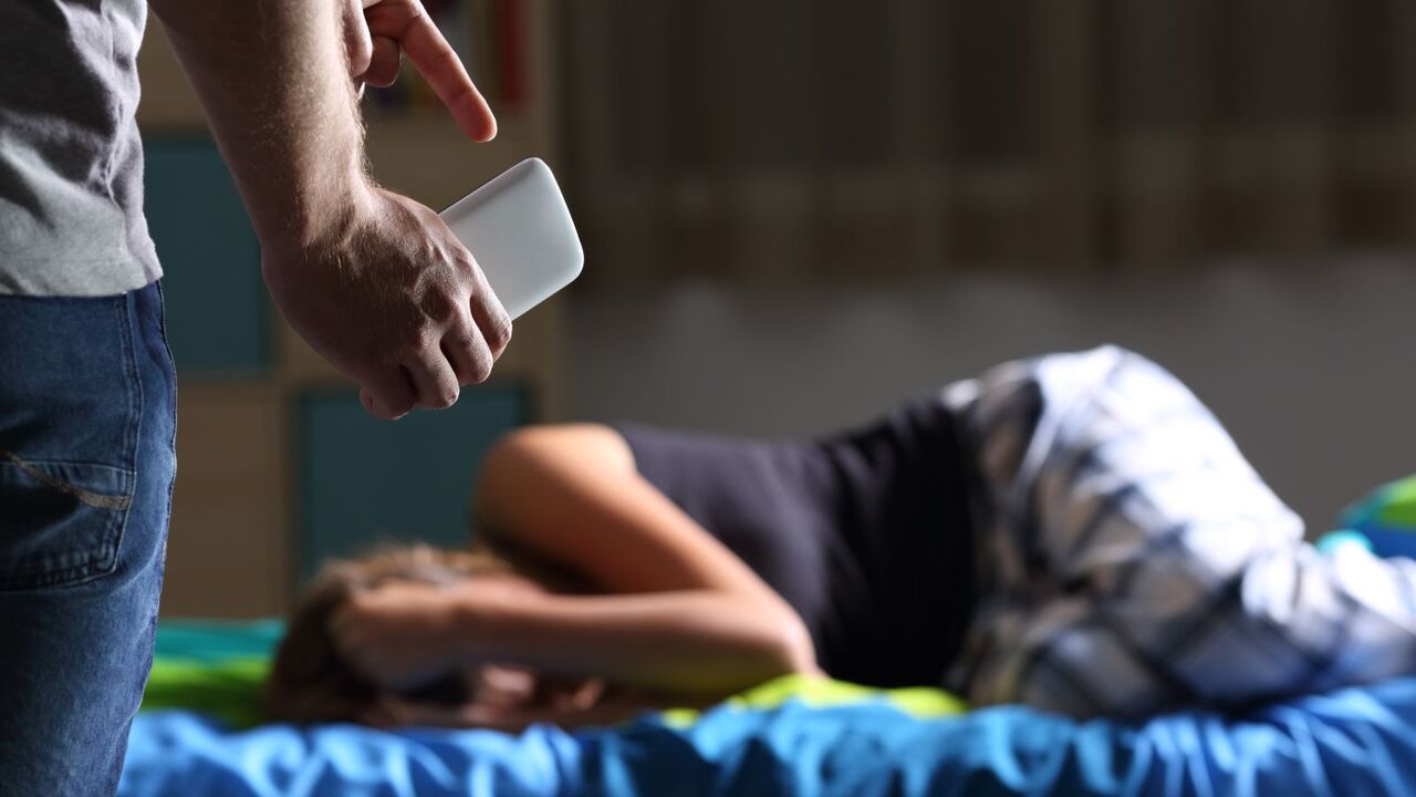Psychologist urges parents to ‘educate themselves’ before social media ban takes effect