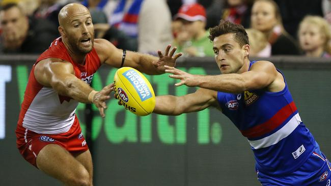 Jarrad McVeigh battles Luke Dahlhaus. Picture: Michael Klein