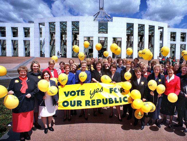 OCTOBER 20, 1999 : Federal parliamentary women from all political  parties show their support  outside Parliament House, Canberra, 20/10/99 for the "Yes" vote in the Republic referendum.