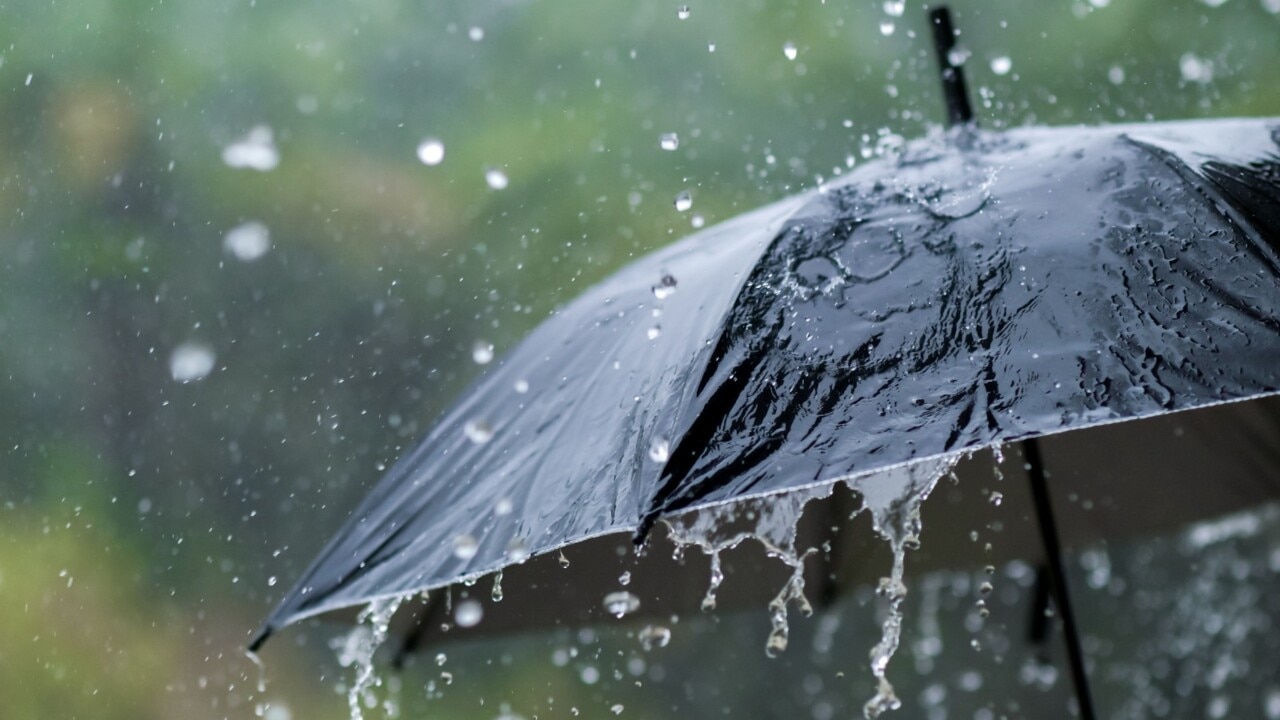 Wild weather in Victoria leaves roads flooded and cars trapped