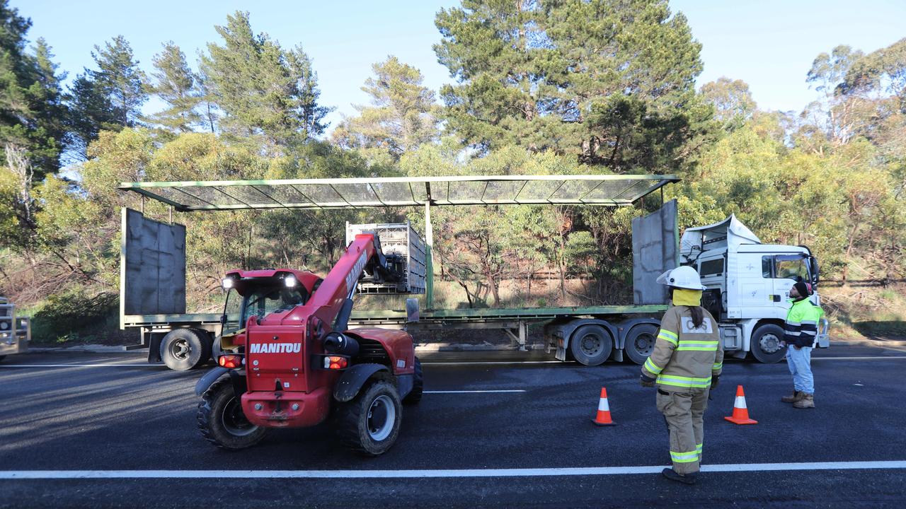 SE Freeway Truck Fire Delays: Thousands Of Chickens Killed In Blaze ...