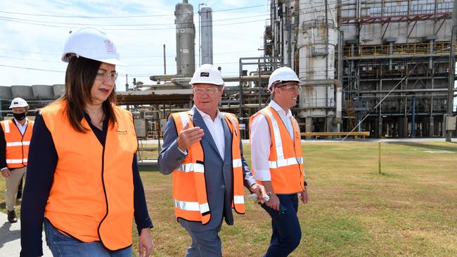 Former Queensland premier Annastacia Palaszczuk and Andrew Forrest, centre, at a hydrogen announcement at Incitec Pivot on Gibson Island in 2021. The facility has since been paused due to tough market conditions