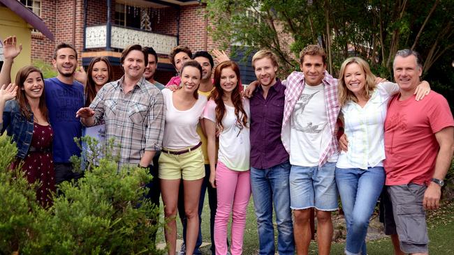 Hugh Sheridan and the rest of the cast including Rebecca Gibney Erik Thomson, Angus McLaren and Michael Caton on the final episode of Packed to the Rafters final episode.