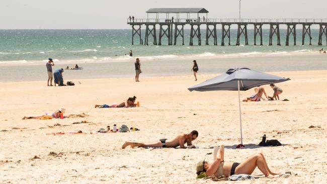 Beachgoers at Grange Beach on a hot day. Picture: NCA NewsWire / Morgan Sette