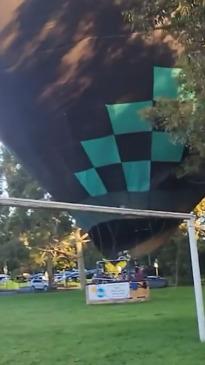 Hot air balloon performs an emergency landing in Melbourne