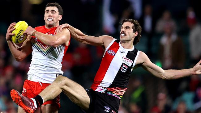 Tom McCartin of the Swans contests the ball with Max King.