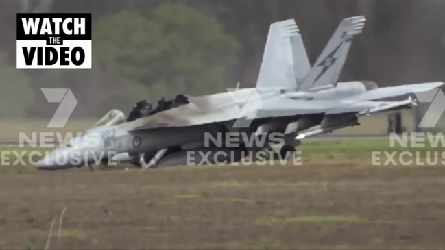 Footage capture moment pilots eject from crashed fighter jet at RAAF ...