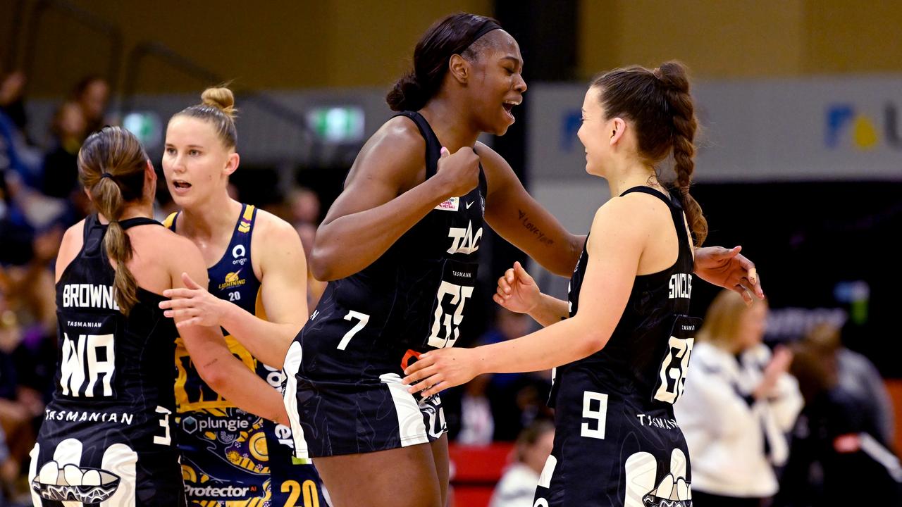 SUNSHINE COAST, AUSTRALIA - JUNE 05: Shimona Nelson and Gabrielle Sinclair of the Magpies celebrate victory after the round 13 Super Netball match between Sunshine Coast Lightning and Collingwood Magpies at University of Sunshine Coast, on June 05, 2022, in Sunshine Coast, Australia. (Photo by Bradley Kanaris/Getty Images)