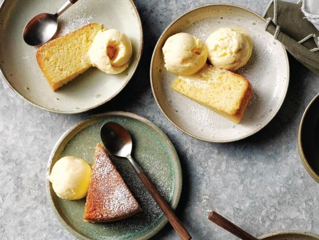 Citrus cake with ice cream.