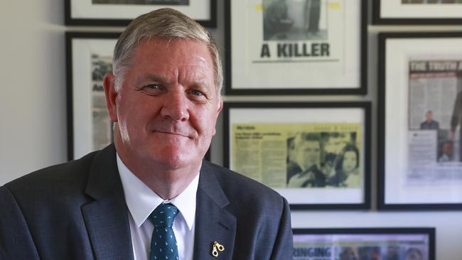Veteran retired homicide detective Russell Oxford arrested John Bowie with the words: “Hello John. I have waited 31 years to say this to you. You are under arrest for the murder of your wife Roxlyn”.
