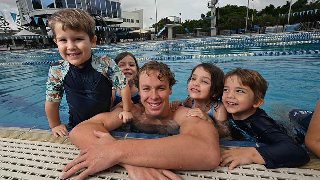 Rising star of the Australian swimming, Sam Short, with youngsters Hayden Stevenson 4, Aurora Gold, 6, Margot Vella, 6 and brother Bernard, 4, at the Centenary pool, Brisbane. Picture: Lyndon Mechielsen/Courier Mail