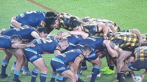 A messy scrum between the Warriors and Titans