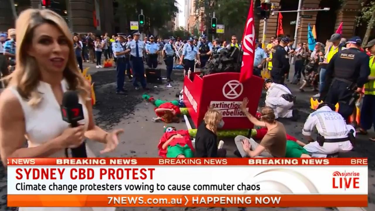 Climate change protesters cause chaos in Sydney | 9 News Australia