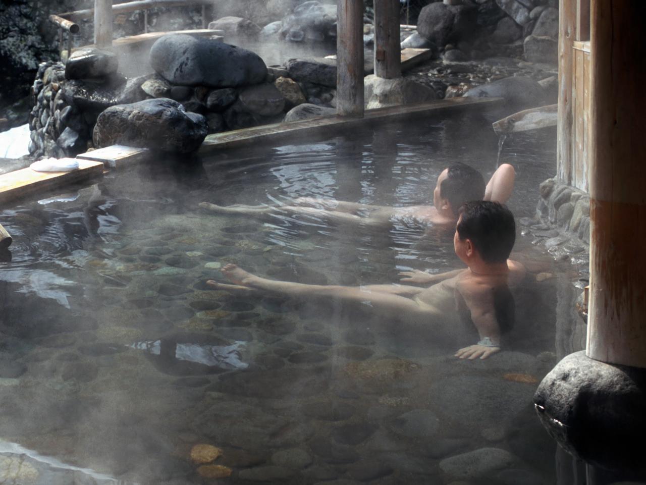 2 mens soaking naked in the japanese onsen