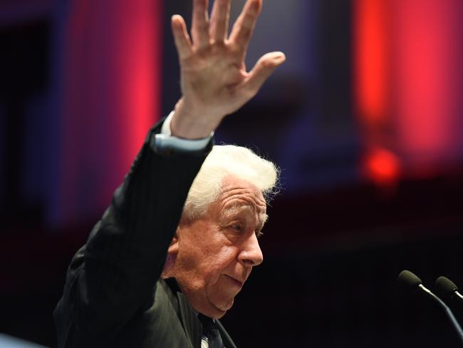 Frank Lowy gives his retirement speech to shareholders during the Scentre annual general meeting in Sydney in 2016. Picture: AAP
